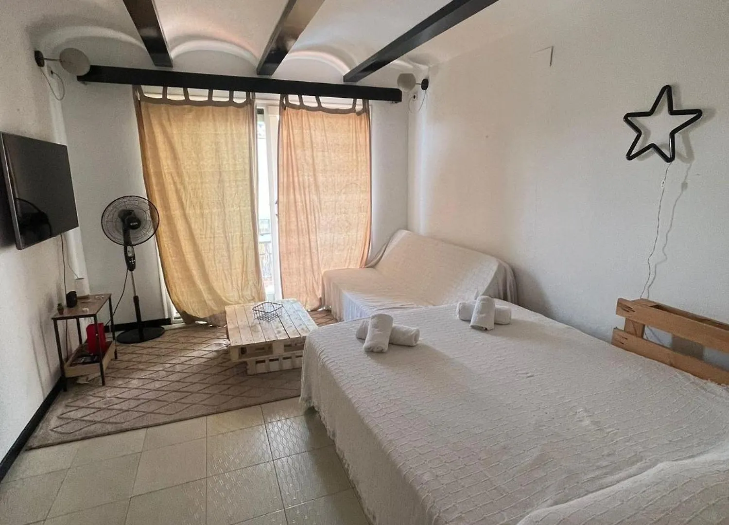 Hermoso Apartamento En カダケス アパート